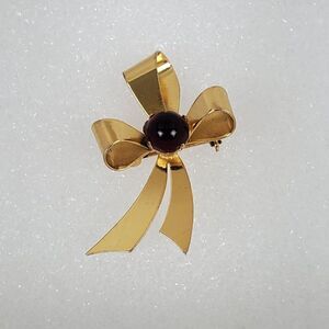 Vintage Coro Sterling Silver Gold Vermeil Red‎ Glass Cabochon Ribbon Brooch Pin